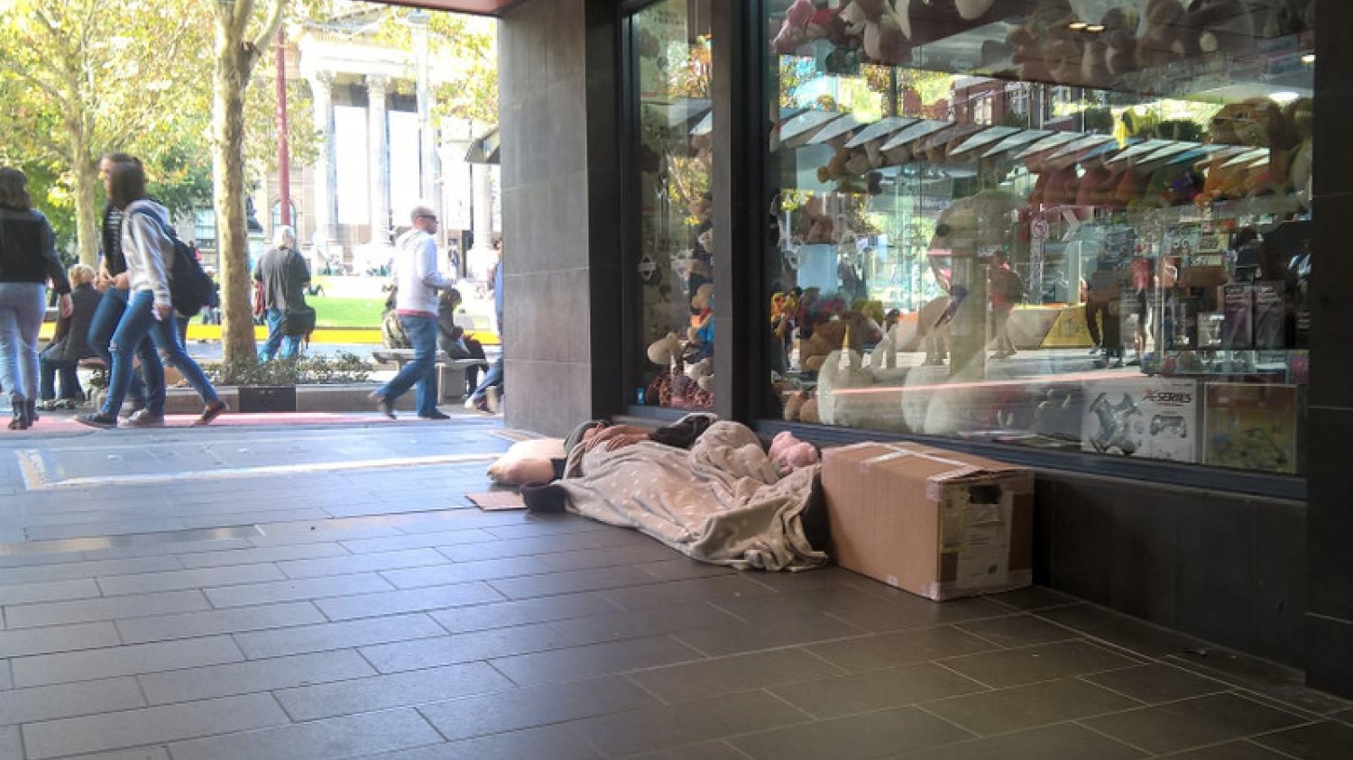 Bezdomni w Melbourne. To plaga tego australijskiego miasta.