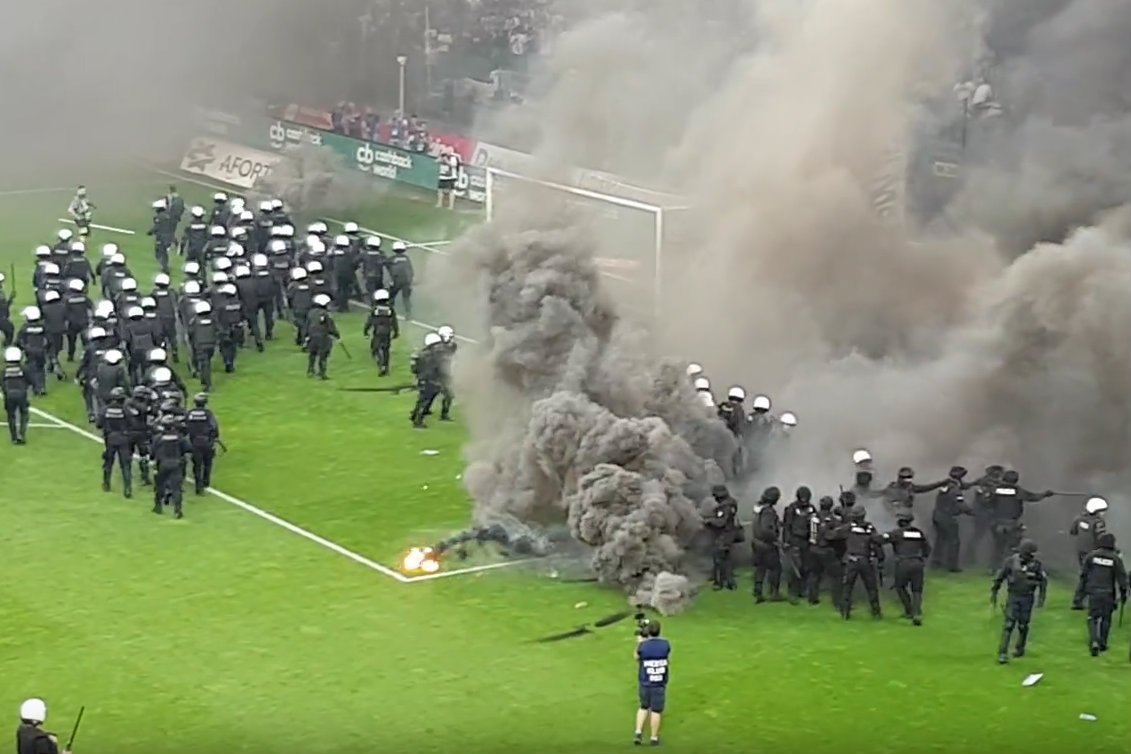 Mecz Lecha Poznań i Legii Warszawa został przerwany. Na jaw wychodzą nowe fakty dotyczące działania kiboli.