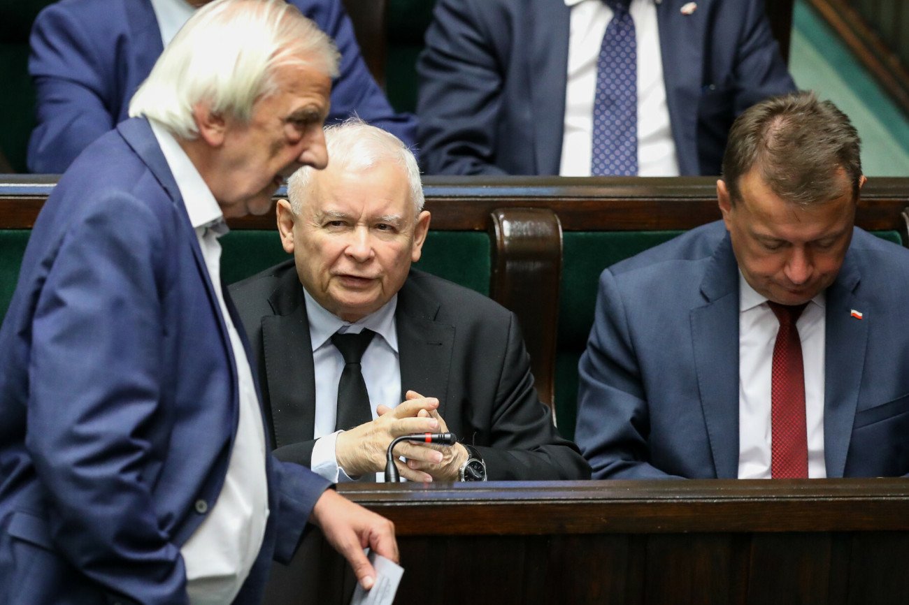 Ryszard Terlecki, Jarosław Kaczyński, Mariusz Błaszczak w Sejmie