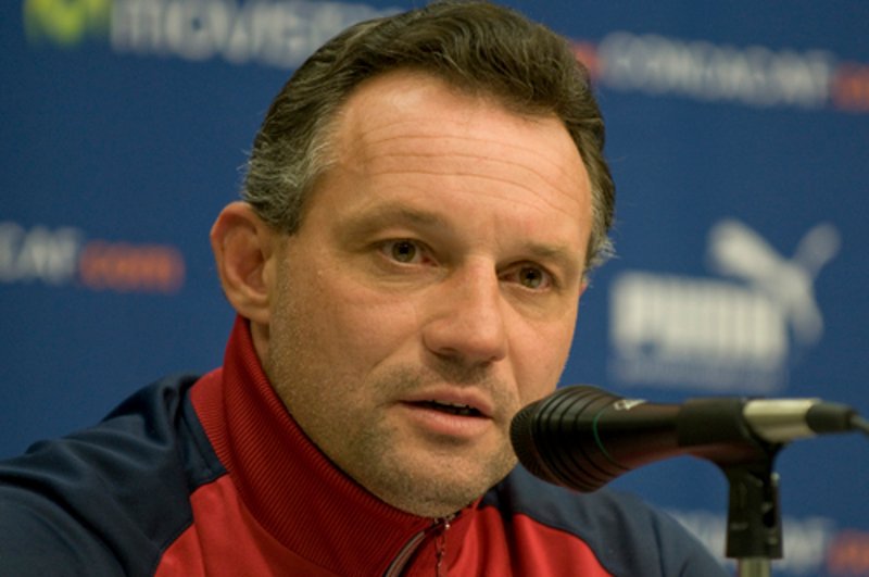 Piotr Nowak wydaje się być najlepszym kandydatem do objęcia kadry po Smudzie