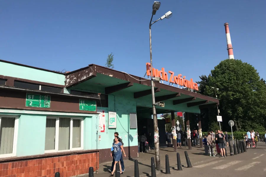 Kopalnia Zofiówka w Jastrzębiu Zdroju. Ratownicy ruszyli po siedmiu górników, którzy zostali 900 metrów pod ziemią.