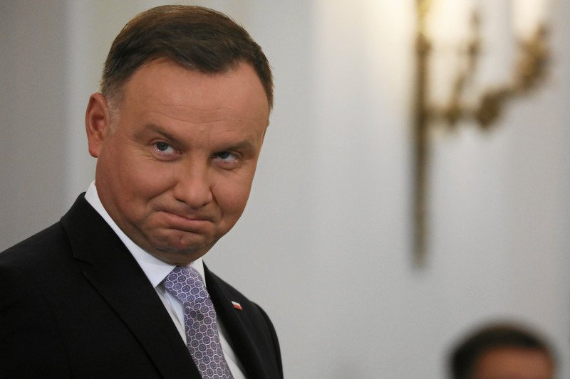 Dzień Samorządu Terytorialnego z udziałem prezydenta Andrzeja Dudy wciąż budzi emocje – wielu samorządowców ma wątpliwości, czy należało brać udział w tych uroczystościach.