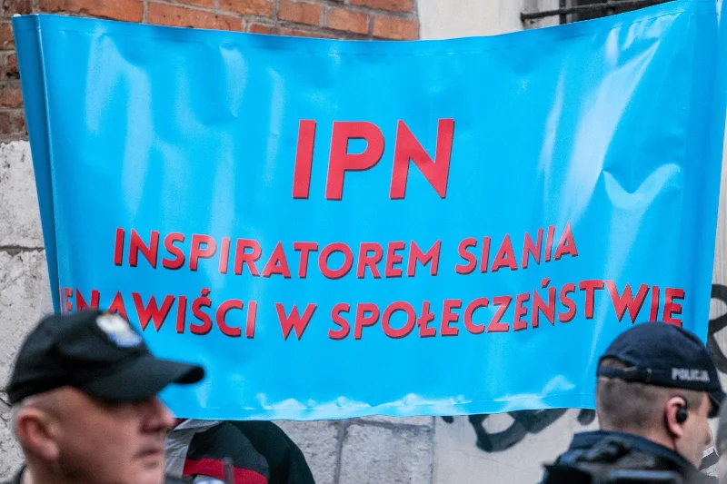 Manifestacja pod siedzibą IPN w Krakowie
