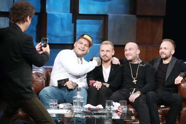 Goście Wojewódzkiego: Paweł Domagała i Popek ze swoją ekipą. Mina aktora dużo mówi, w jego obronie stanęli internauci.