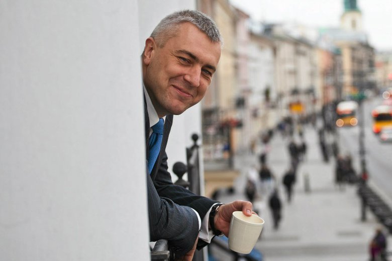 Roman Giertych zadrwił na Twitterze z wyników sondaży politycznych.