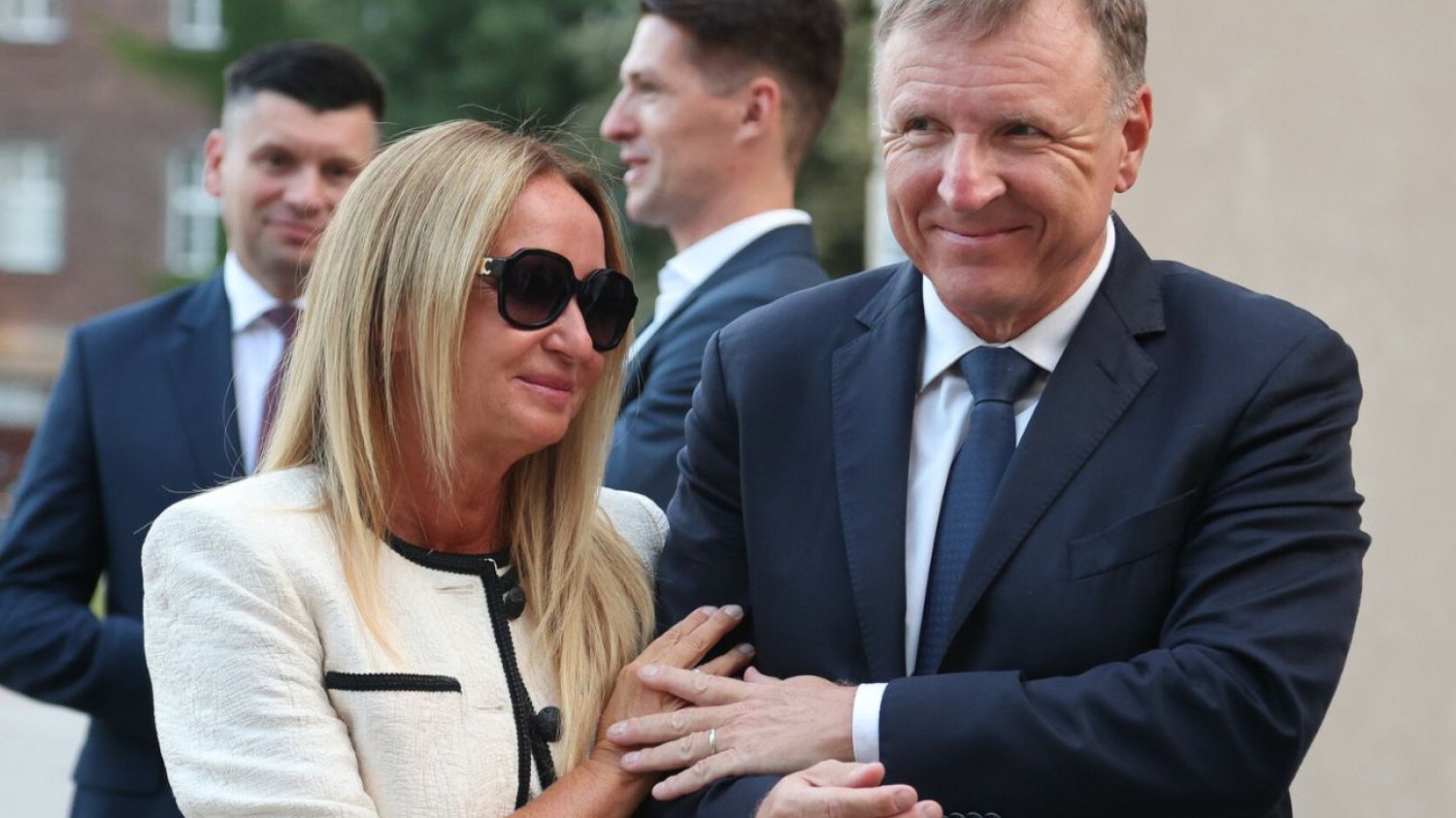 Jacek Kurski dzięki pomocy abp. Głodzia unieważnił pierwsze małżeństwo i wziął drugi ślub Kurski mimo zakazu wziął drugi ślub. Wsparcia udzielił mu abp. Głódź