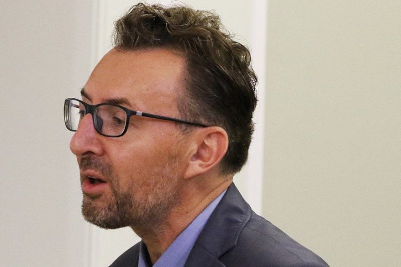 Prof. Marek Chmaj wyjaśnia, dlaczego obostrzenia wprowadzone przez rząd będą niekonstytucyjne.