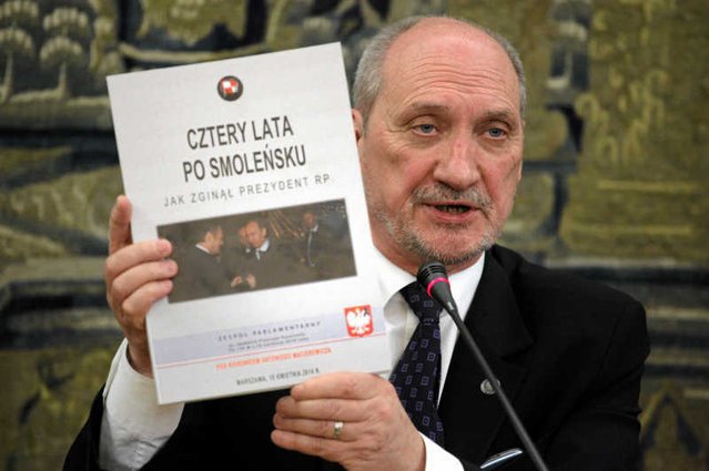 Antoni Macierewicz w czwartek powołał 21 osobową podkomisję. Nie ma w niej jednak osób zajmujących się katastrofami lotniczymi.