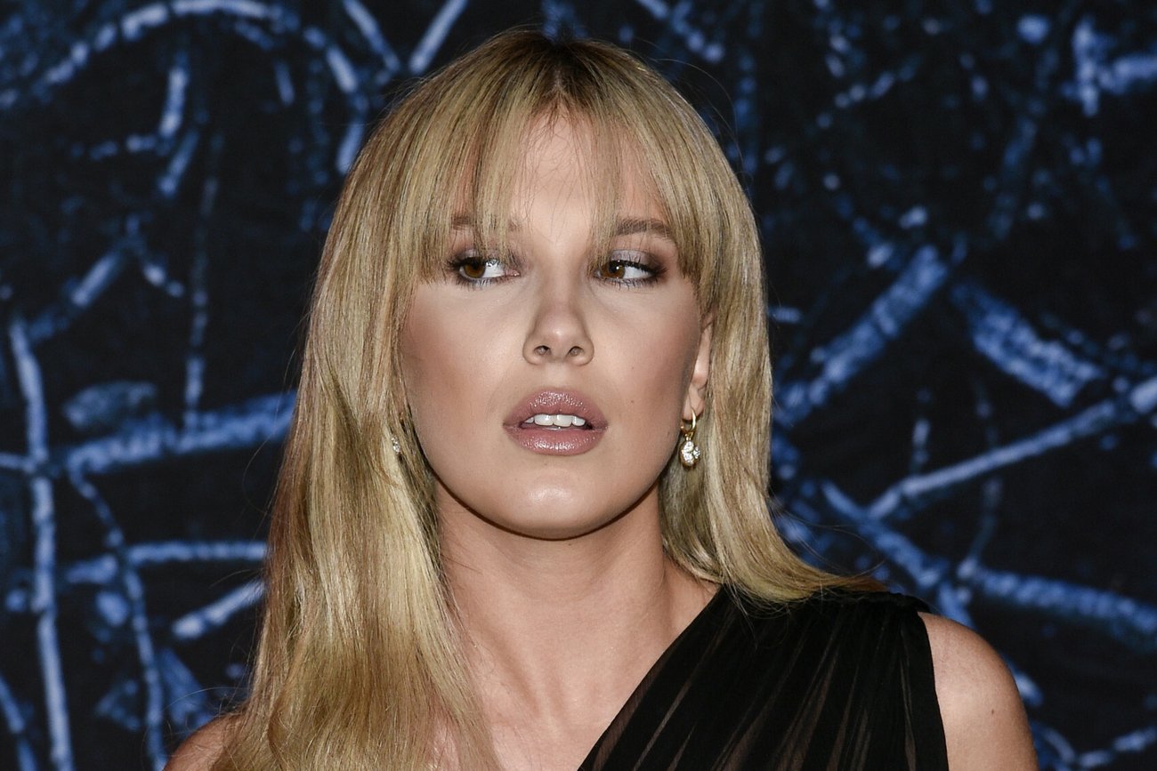 Millie Bobby Brown o początku kariery aktorskiej i występu w 1. sezonie "Stranger Things" była przez publiczność seksualizowana. Millie Bobby Brown (odtwórczyni Eleven / Jedenastki) na premierze 4. sezonu "Stranger Things">