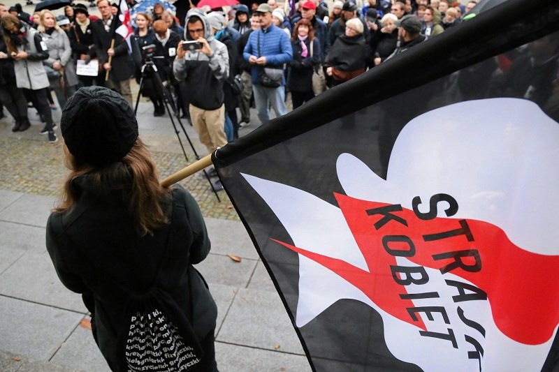 W czasie epidemii koronawirusa nie będzie możliwości zgromadzenia się. "Czarny protest" ma się jednak odbyć.
