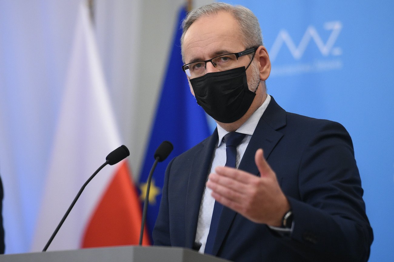 Adam Niedzielski miał zagrozić dymisją.