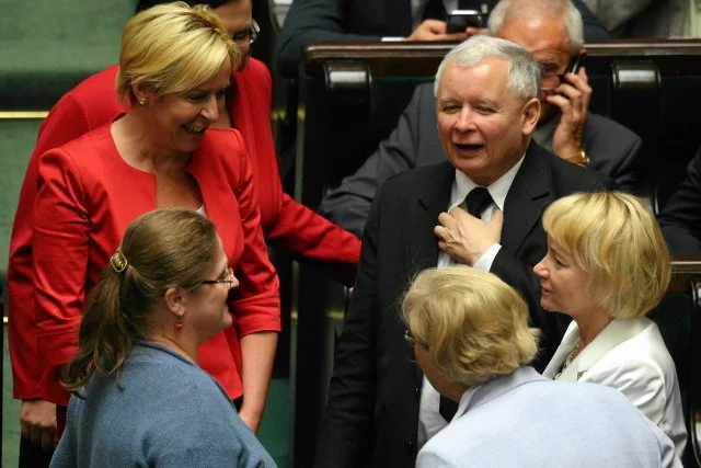 Posłowie PiS korzystają z "przekazów dnia"