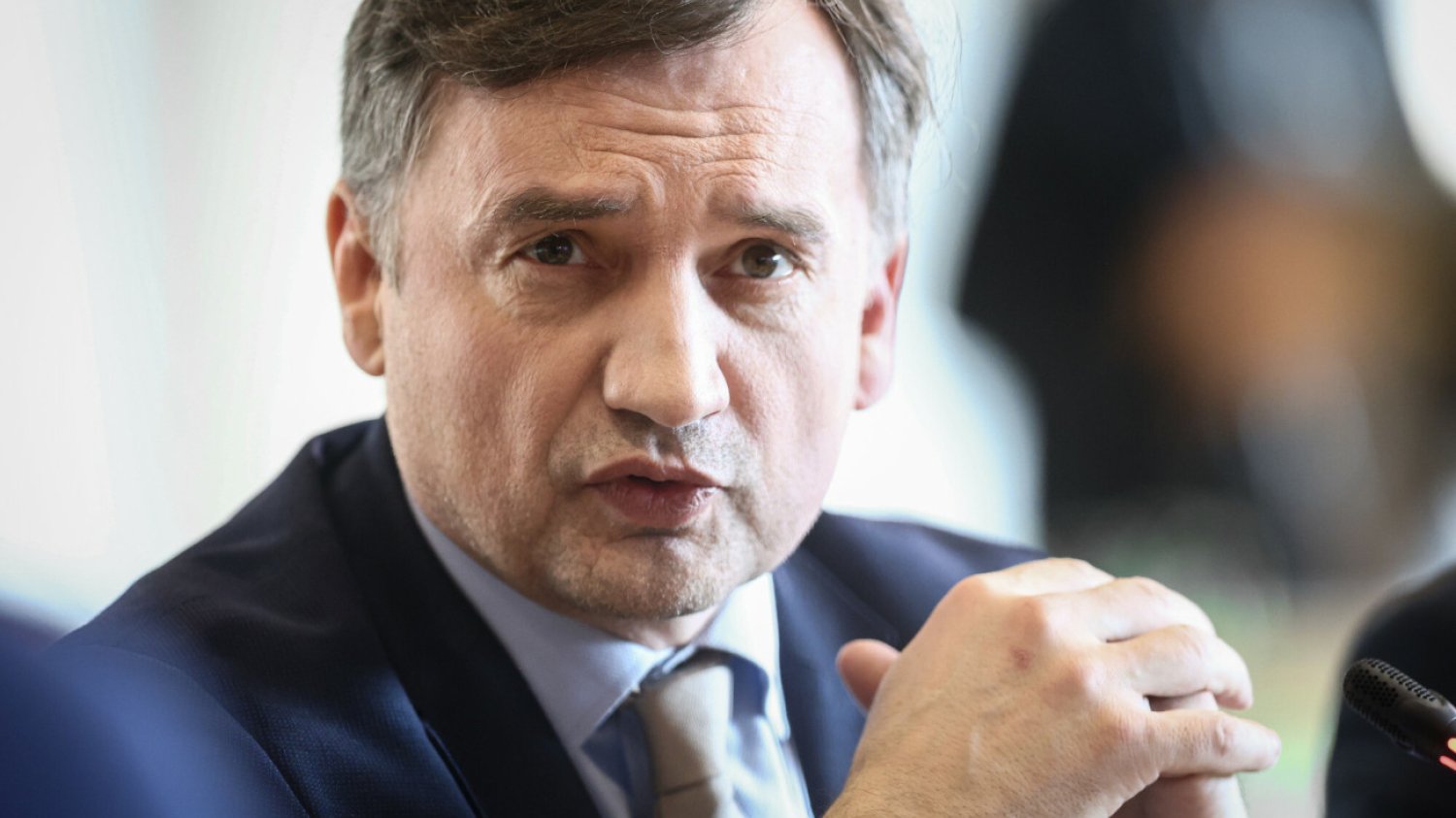 Ziobro stracił immunitet, ale nie trafił od razu do aresztu. Wyjaśniamy całą procedurę Co dalej z Ziobrą? To dlatego policja nie szukała go rano w domu
