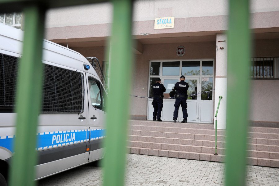 Czterech nastolatków planowało zamach na szkołę w Warszawie