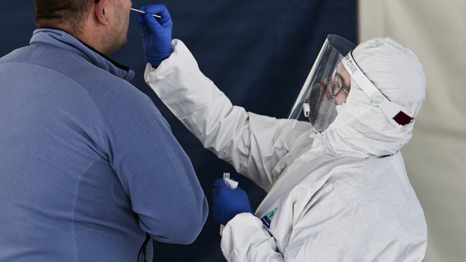 Mama i córka od kwietnia pobierają wymazy od pacjentów z podejrzeniem COVID-19.