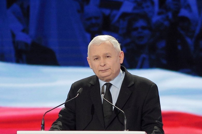 Jarosław Kaczyński pojawił się w fotomontażu, który zawiesił w swoim biurze prokurator Lisiecki.