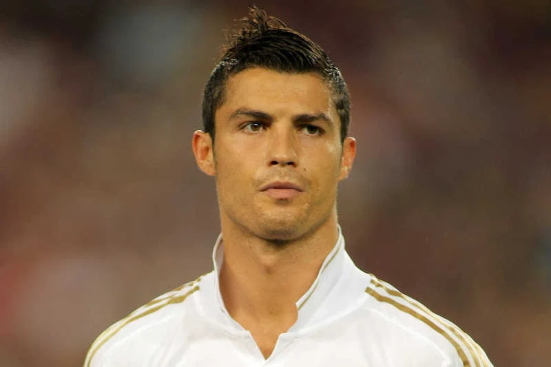 Real Madryt pozwoli odejść Cristiano Ronaldo do Manchesteru United.
