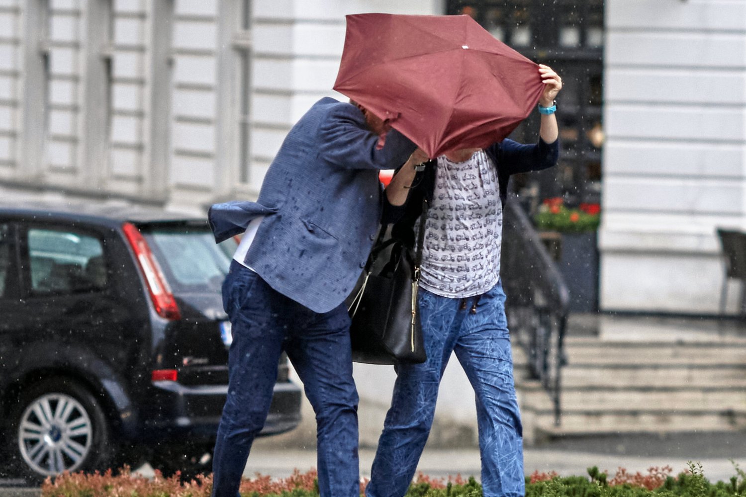 Przez Polskę przechodzi silny front burzowy. WOT w całym kraju w stanie gotowości