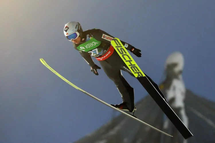 Kamil Stoch jest w gronie faworytów do zwycięstwa w sobotnim konkursie na skoczni normalnej. MŚ w skokach narciarskich w Oberstdorfie. Problemem wiosenna pogoda.