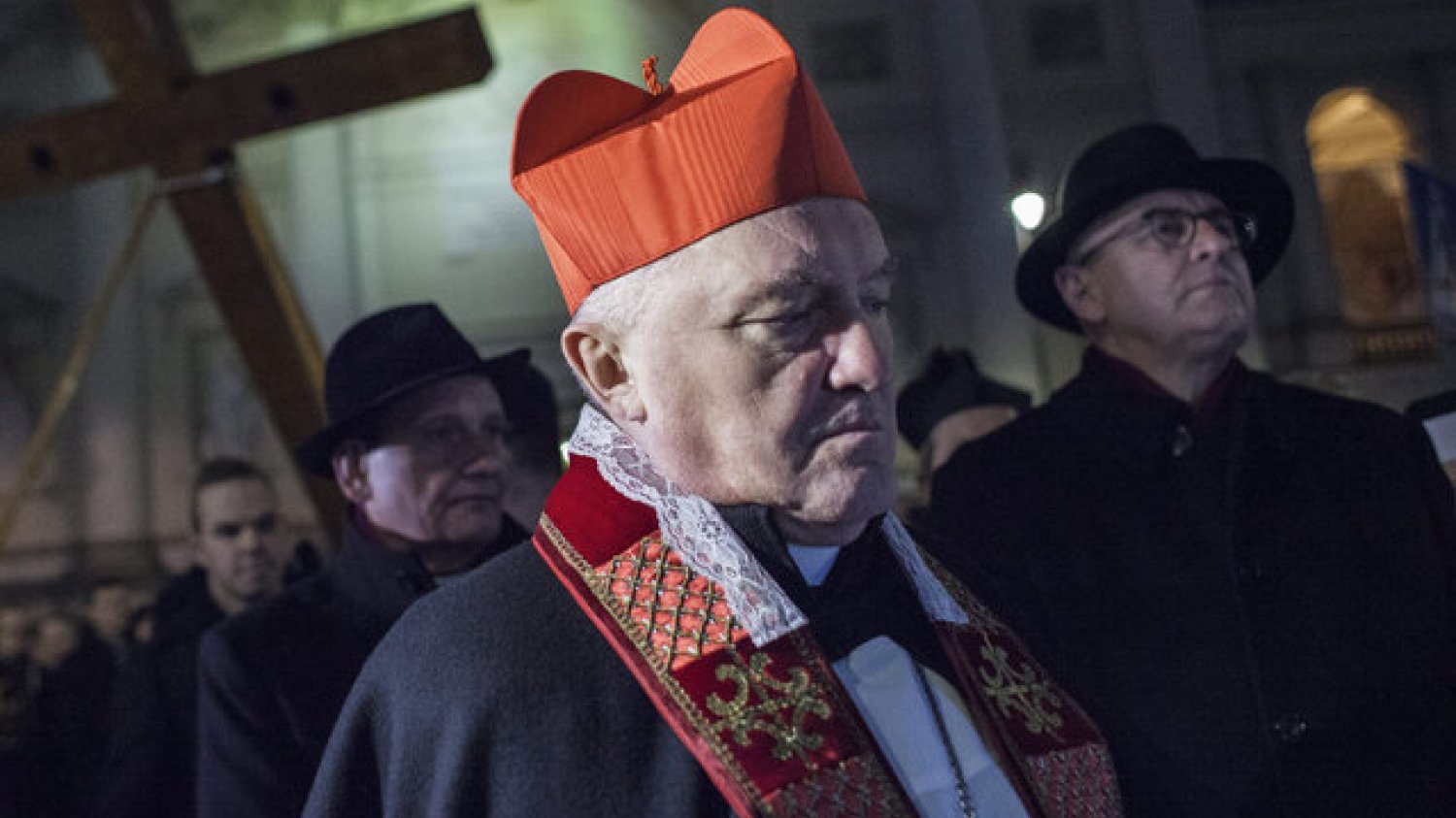 - Proszę Boga, żeby nic złego się nie stało, żeby nie został zachwiany żaden fundament w trójpodziale władzy - stwierdził kard. Kazimierz Nycz.