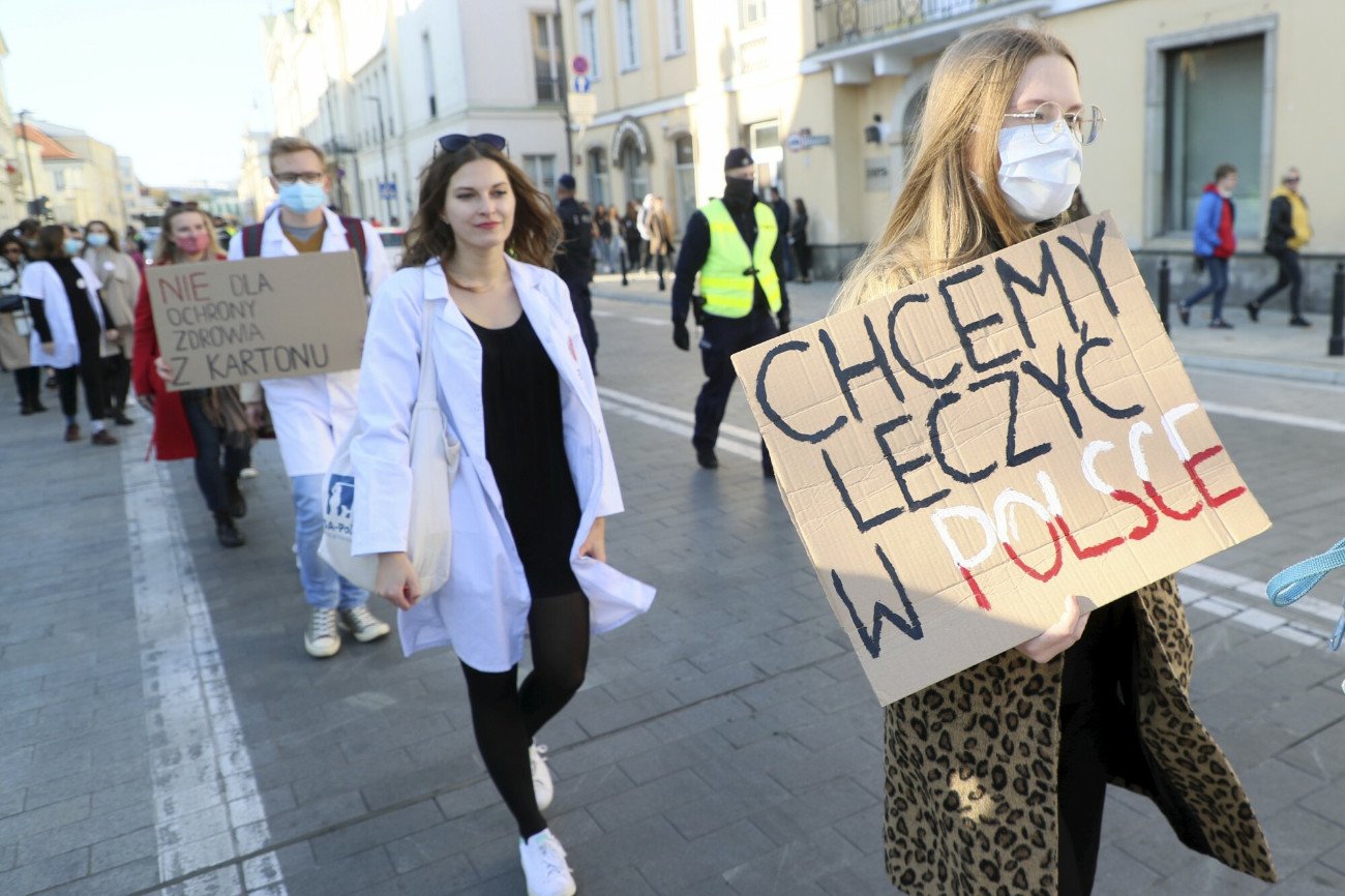 Lekarze mają wątpliwości co do jakości kształcenia przyszłych lekarzy na niektórych uczelniach.