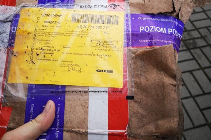 Paczka z maturami została znaleziona na śmietniku