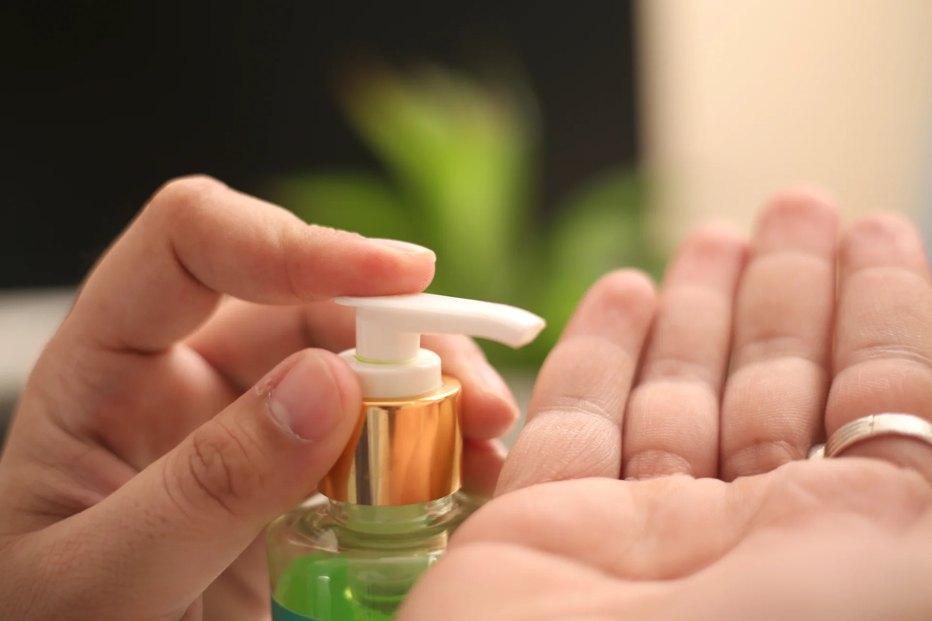 Hebe – promocja na perfumy w kremie. Naturalne bez alkoholu Hebe – promocja na perfumy w kremie. Naturalne bez alkoholu