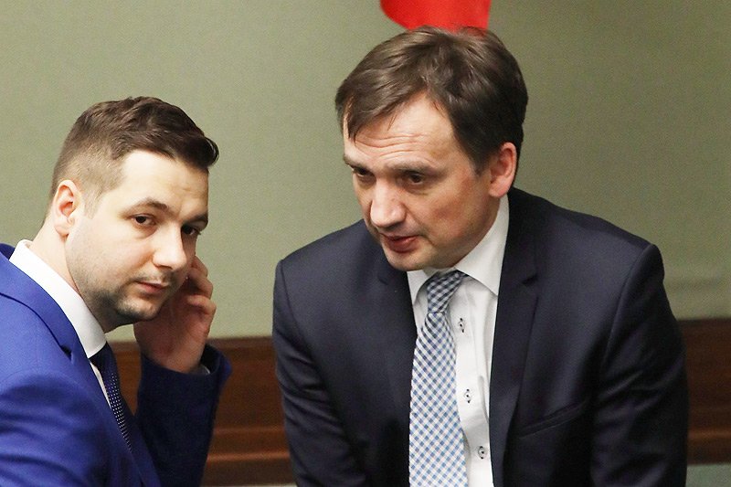 NIK ujawnił, że Zbigniew Ziobro wydaje niebagatelne kwoty na specjalistów od PR. Patrząc na to, jak komunikuje się resort sprawiedliwości naprawdę trudno w to uwierzyć...