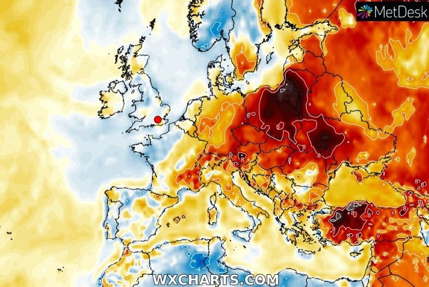 Wraz z długim weekendem w Polsce rozkręcać się będzie fala upałów. Najgoręcej powinno być we wtorek, gdzie na tle Europy Polska jawi się jako epicentrum upałów.