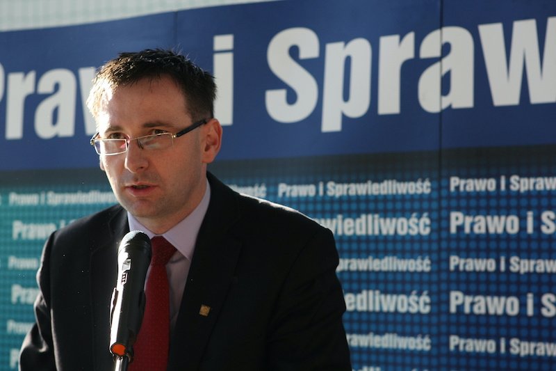 Rok 2010. Daniel Obajtek, wójt Pcimia z PiS, podczas spotkania prezesa Jarosława Kaczyńskiego z mieszkańcami przed wyborami samorządowymi.