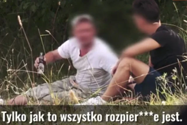 Krzysiek rozmawia z mieszkańcami bastionu PiS.