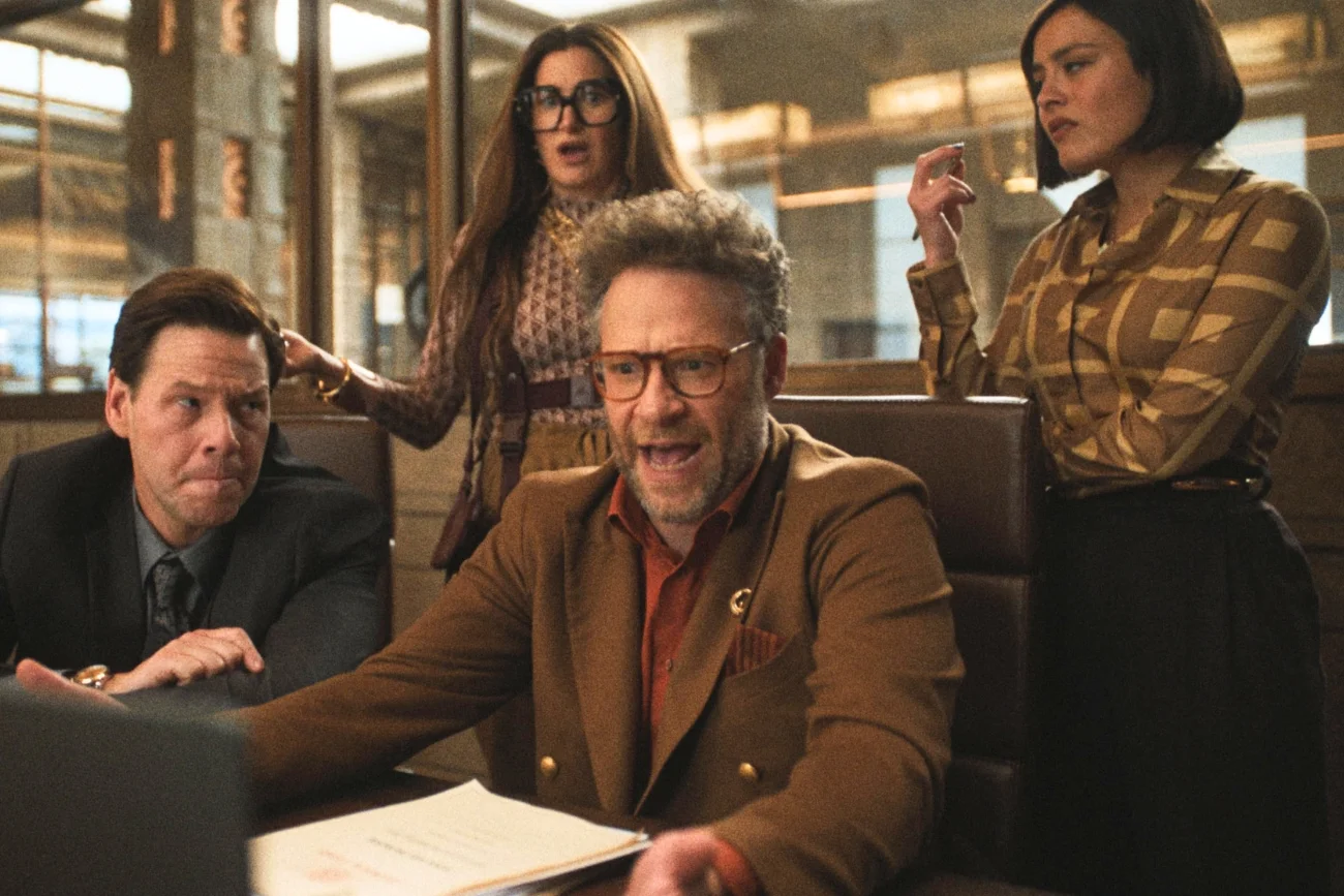 Ike Barinholtz, Catherine O'Hara, Seth Rogen i Chase Sui Wonders w serialu "Studio"
