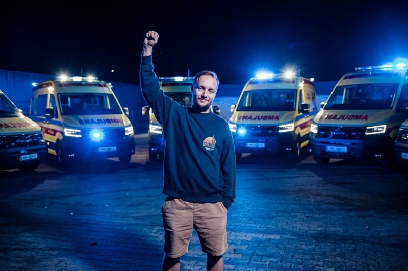 W ramach akcji #Hot16Challenge udało się kupić 7 karetek dla polskich szpitali.