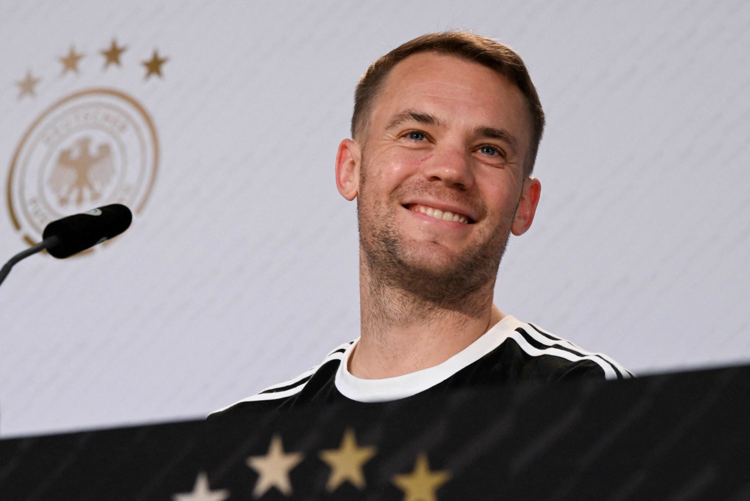Manuel Neuer potwierdził, że podczas mundialu będzie grał z tęczową opaską.