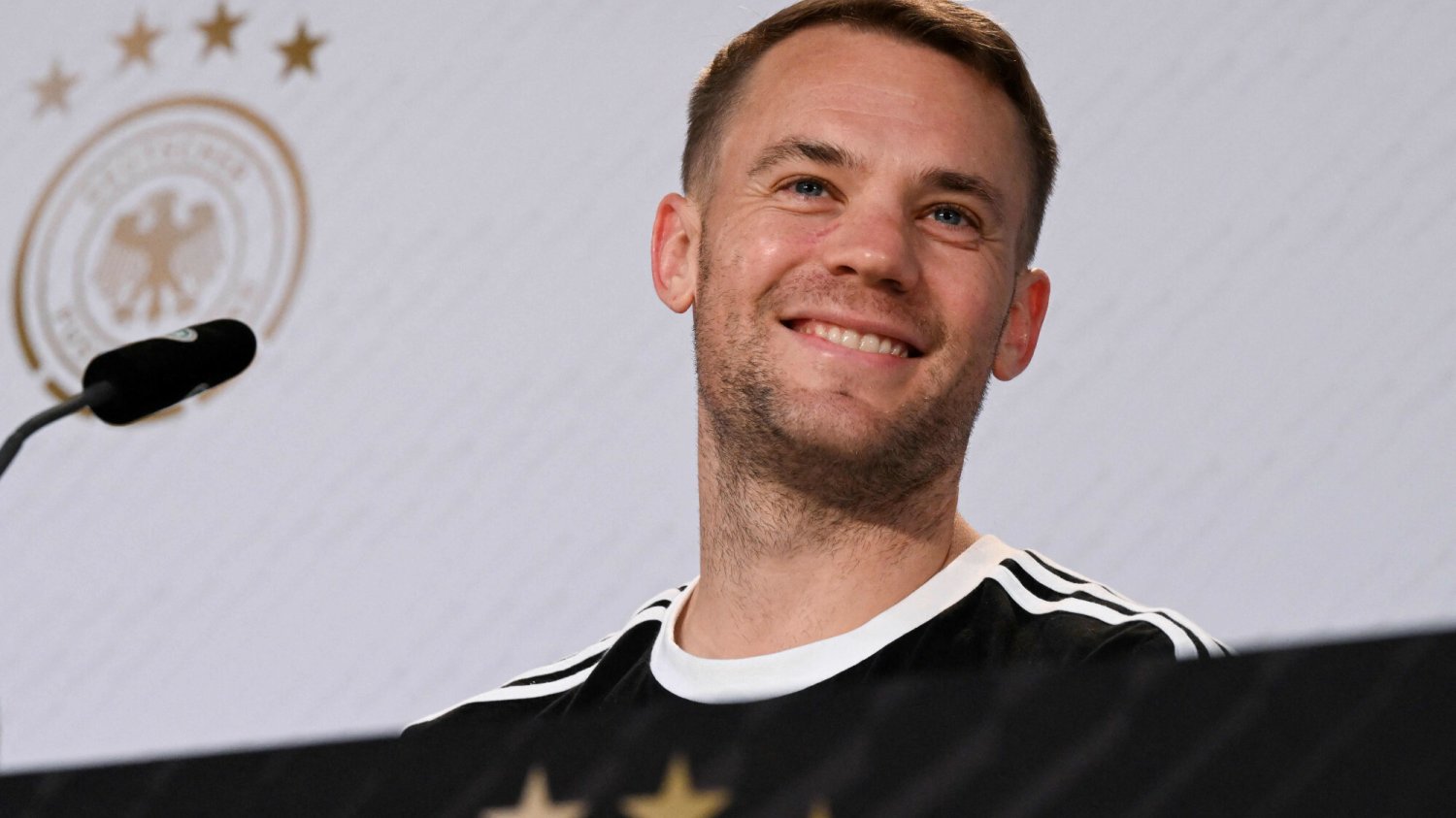 Manuel Neuer potwierdził, że podczas mundialu będzie grał z tęczową opaską.