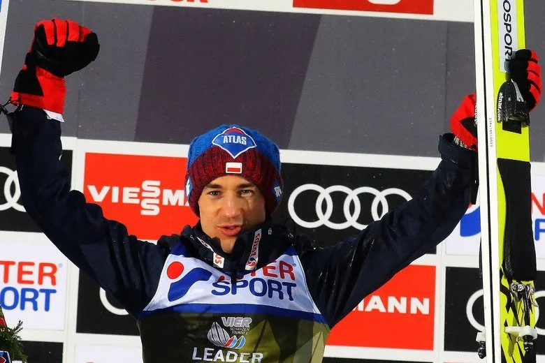 Kamil Stoch wygrał pierwszy konkurs w tym sezonie Pucharu Świata.