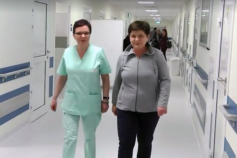 Premier Beata Szydło postanowiła ujawnić, jak trzyma się po wydarzeniach z piątku. Opublikowała na Facebooku filmik ze szpitala.
