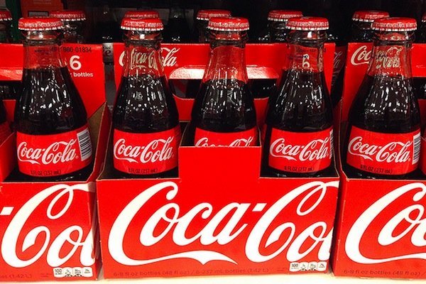 Rosyjscy politycy wnioskują o zakaz sprzedaży Coca Coli i Pepsi.