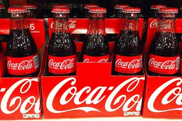 Rosyjscy politycy wnioskują o zakaz sprzedaży Coca Coli i Pepsi.