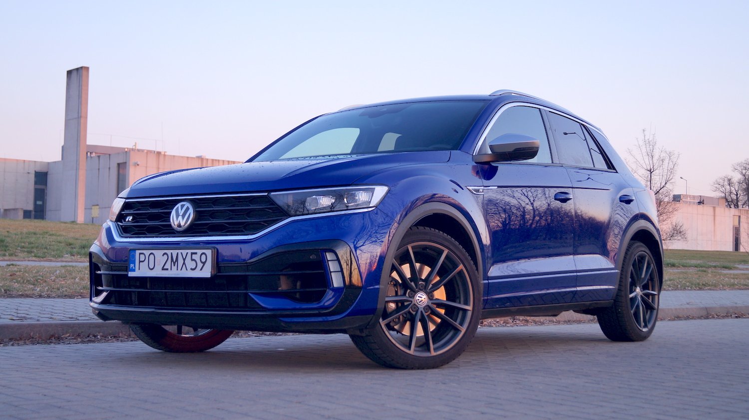 Volkswagen T-Roc R to samochód, z którym nie może być nudno. Pod maską ma 300 KM.
