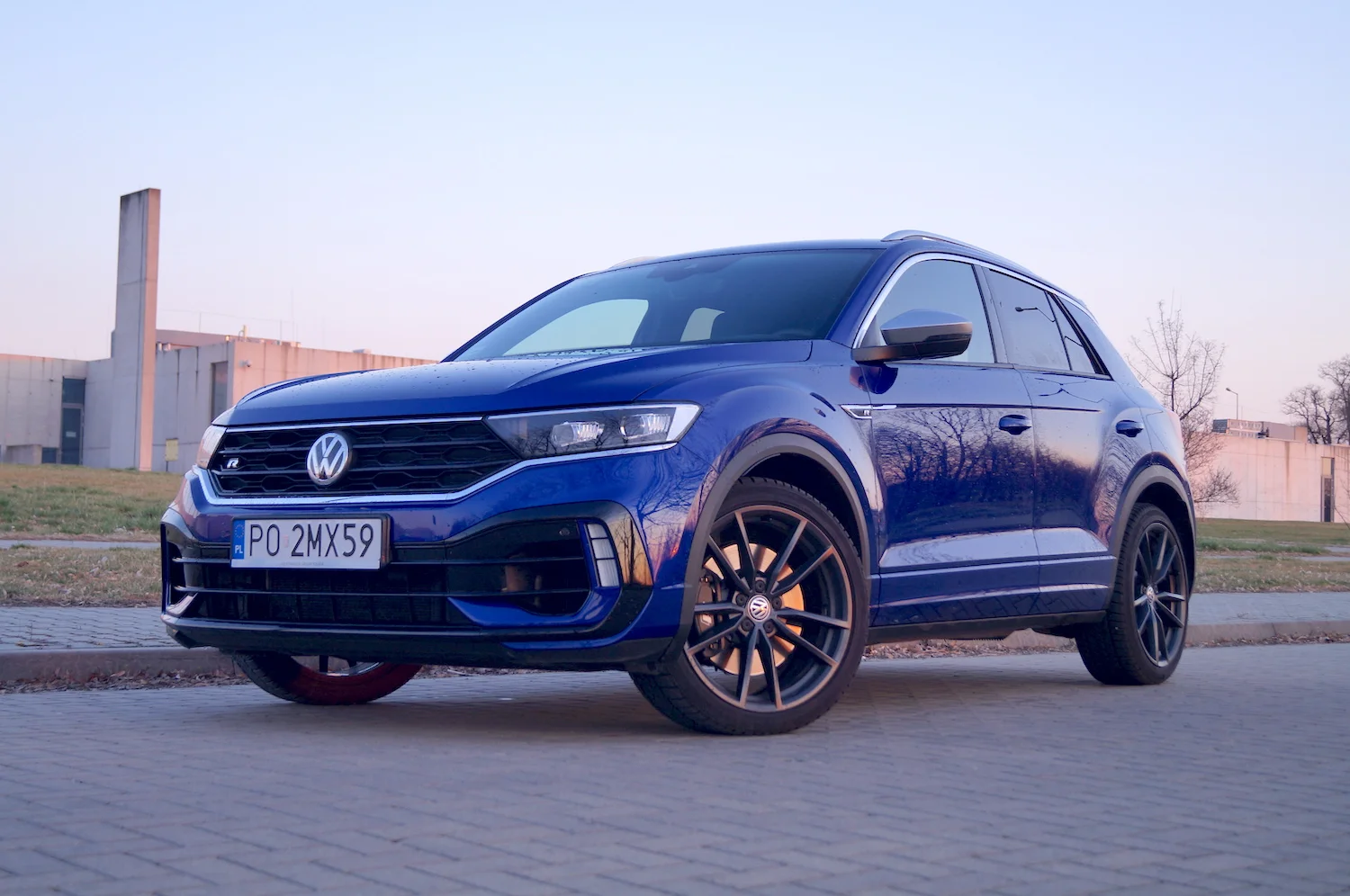 Volkswagen T-Roc R to samochód, z którym nie może być nudno. Pod maską ma 300 KM.