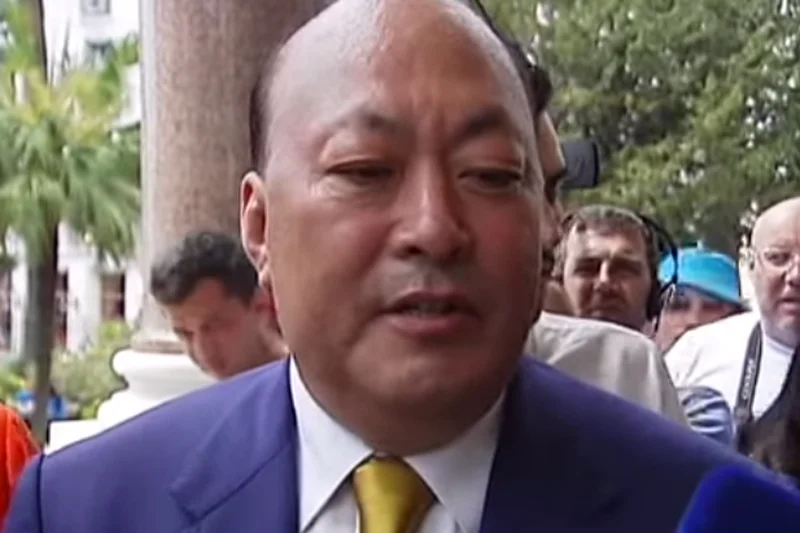 Żaden chiński miliarder nie był tak ostatnio obecny w mediach jak Li Jinyuan