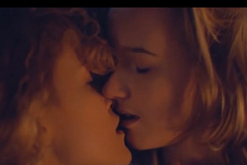 ZHP jest zbulwersowane sceną, w której dwie harcerki się całują