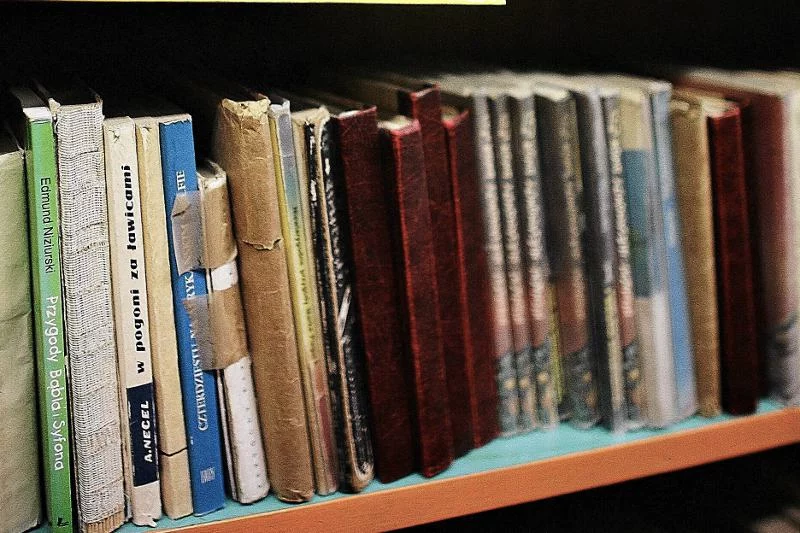 Czasem dobrze trzymać się z dala  od biblioteki