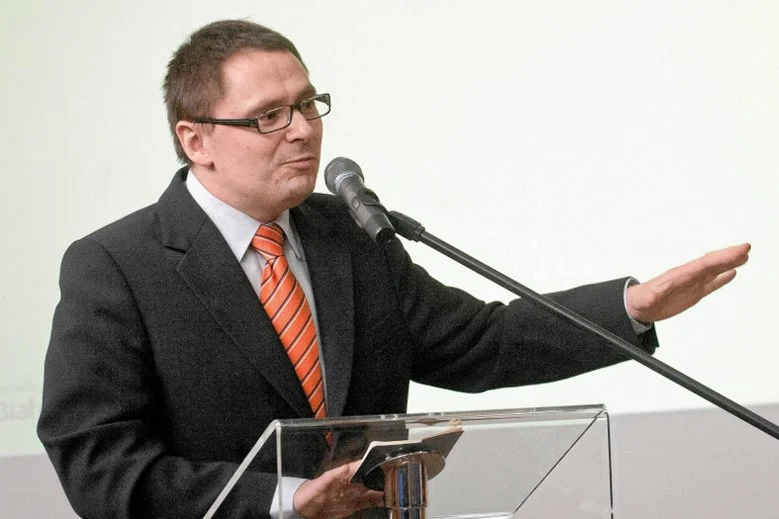 "Atak na umożliwienie katechetom bycie wychowawcami klas to atak na ludzi wierzących" – pisze Tomasz Terlikowski.