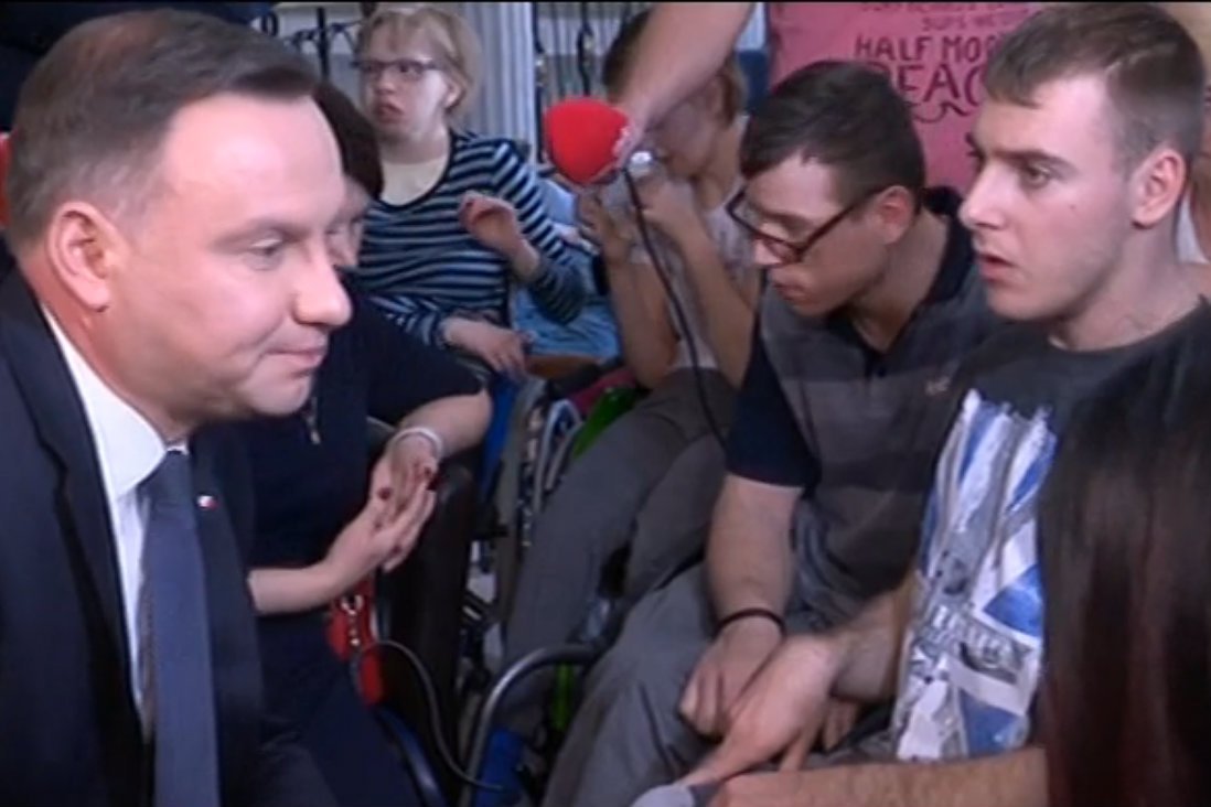 Andrzej Duda spotkał się z niepełnosprawnymi i ich opiekunkami w Sejmie.
