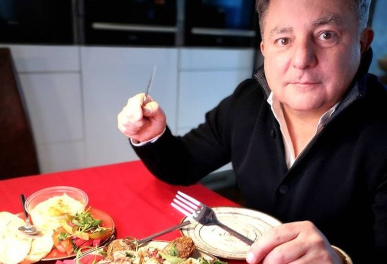 Wielkanocny stół Makłowicza. Pasjonat kulinariów zdradza, co na nim będzie.