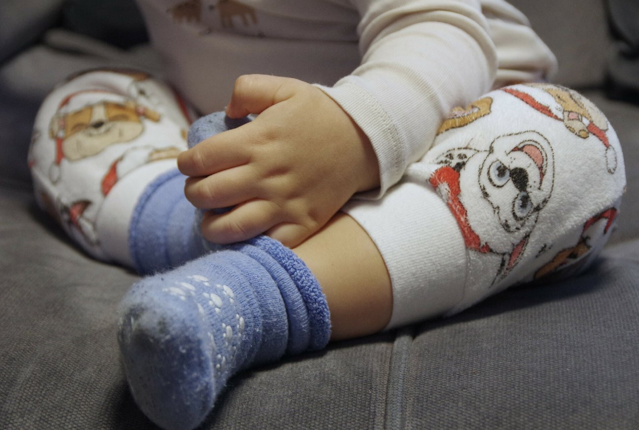 Trojaczki z Tarnowa szukają domu. "Uszanujmy decyzję matki".