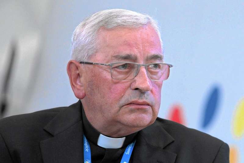 Bp PIeronek odpowiada Magdalenie Środzie i podkreśla, że religia to nie ideologia