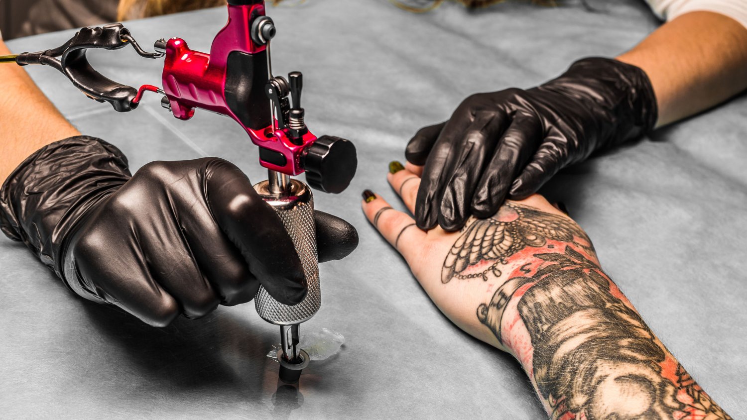 Do tej pory usuwanie tatuaży było kosztowne i dość bolesne. Nie dawało również gwarancji pełnego usunięcia niechcianej pieczątki. Wydaje się jednak, że laserowa metoda ich usuwania niedługo odejdzie do lamusa.